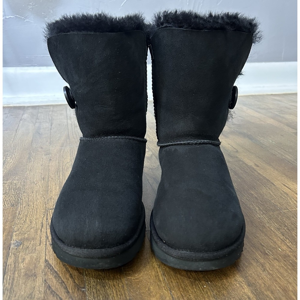 black UGG Bailey Button II boots sheepskin lining Size 7 Comfort Warm Classic - Picture 2 of 10